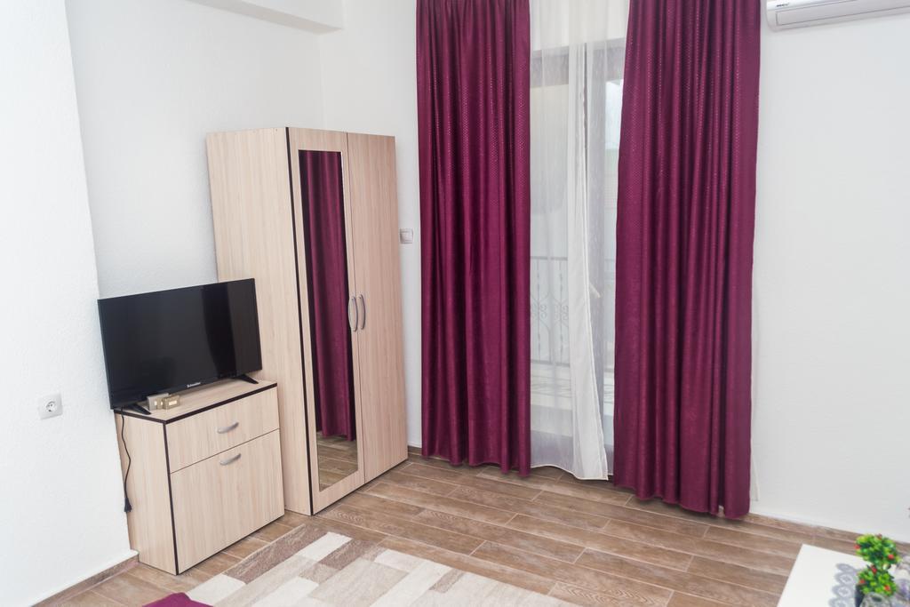 Bed & Breakfast Delikates Stojakovo Bagian luar foto