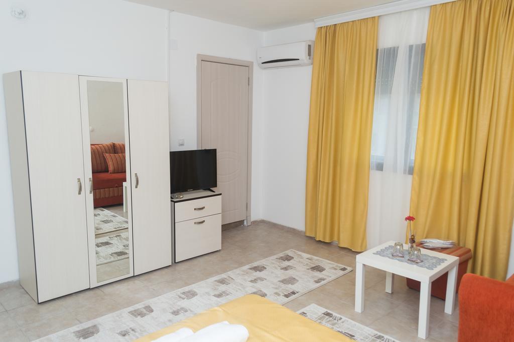 Bed & Breakfast Delikates Stojakovo Bagian luar foto