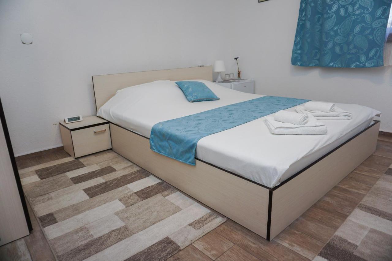 Bed & Breakfast Delikates Stojakovo Bagian luar foto